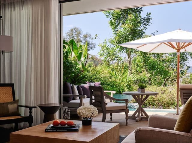 Partial Ocean View Pool Pavilion King