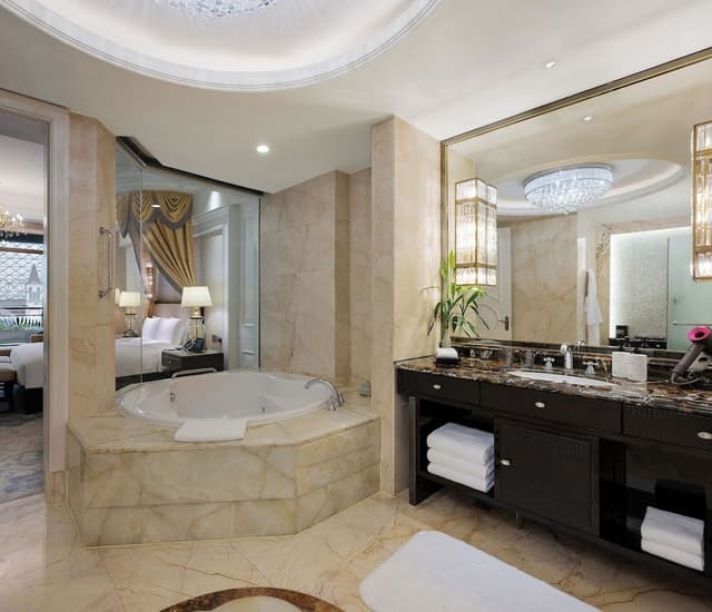 Suite, 1 Bedroom, Courtyard View