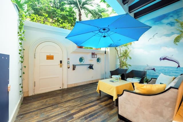 Suite, 1 Bedroom, Courtyard View