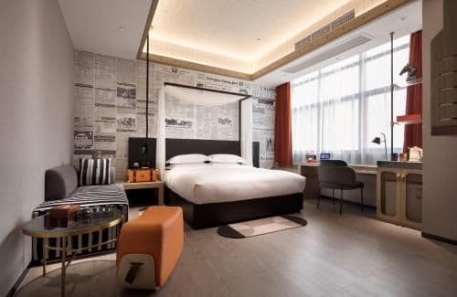 Deluxe King Room