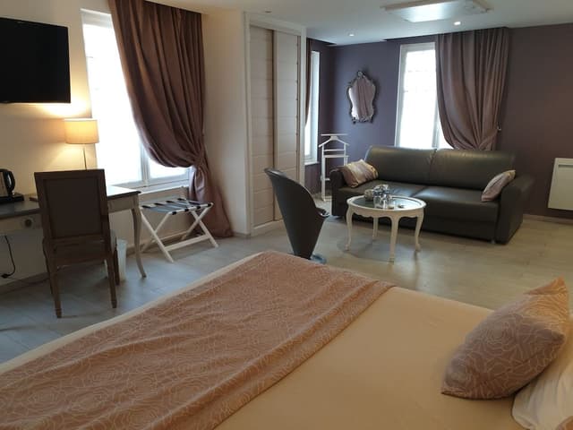 Family Room, 1 King Bed with Sofa bed