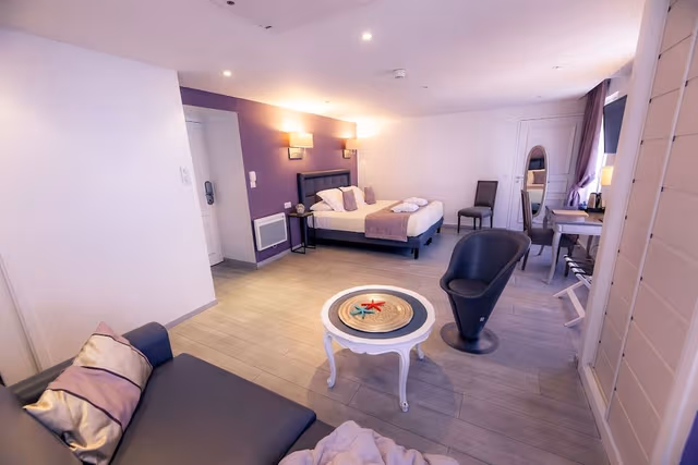 Family Room, 1 King Bed with Sofa bed
