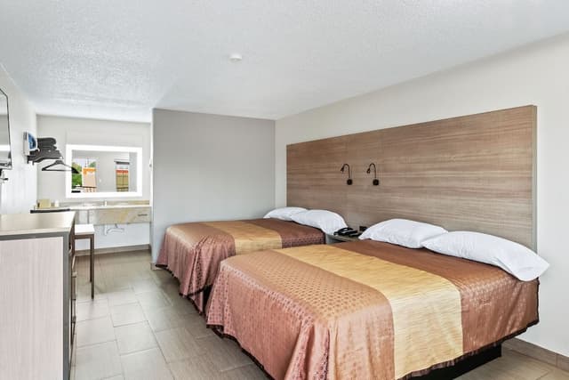 Standard Room, 2 Queen Beds, Smoking
