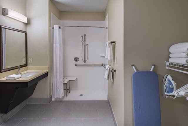 Suite, 2 Bedrooms, Kitchen