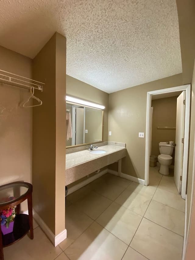 Classic Room, 1 King Bed, Non Smoking
