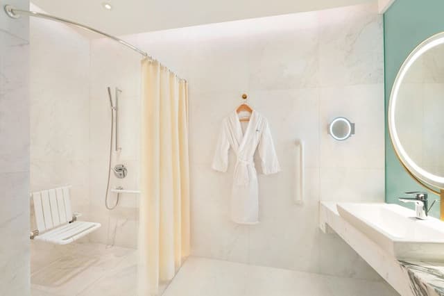 Room, 1 King Bed, City View