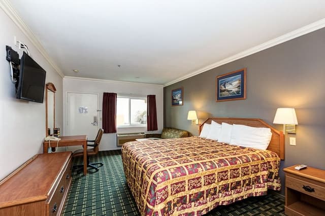 Standard Room, 1 King Bed