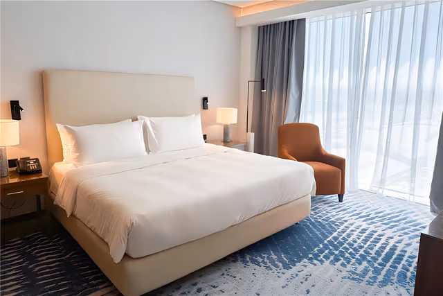 1 KING BED ONE BEDROOM SUITE CITY VIEW