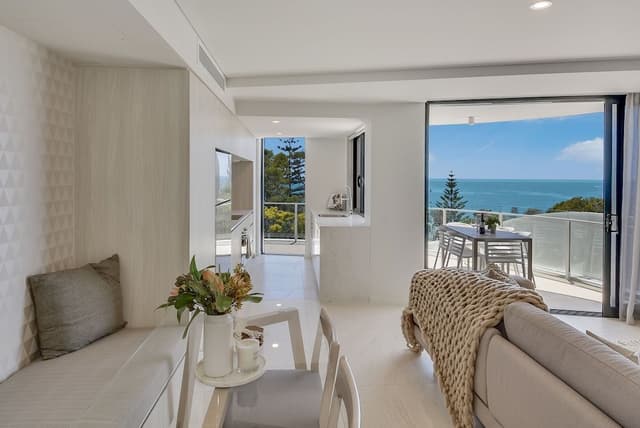 Superior Ocean View Apartment (Sleeps 6)