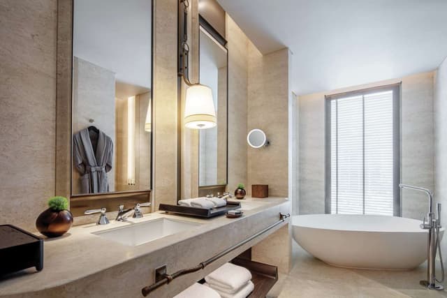 KING ONE BEDROOM ASTORIA SUITE