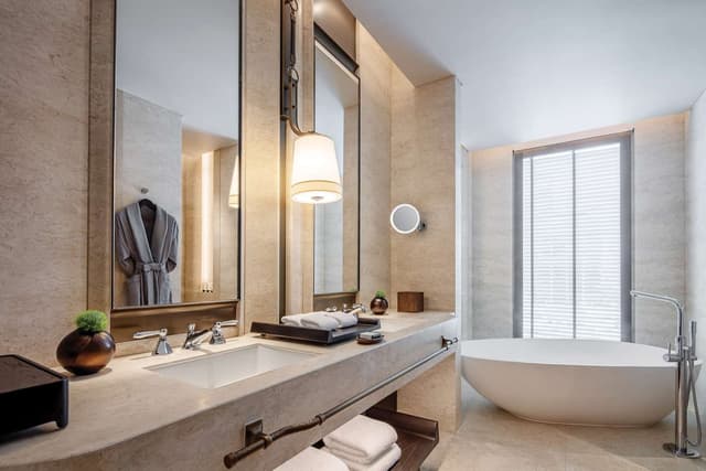 KING ONE BEDROOM ASTORIA SUITE