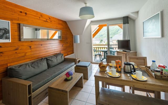 2 bedroom apartment sleeps 6(36)