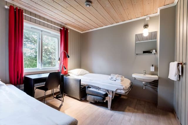 Economy Twin Room, Shared Bathroom