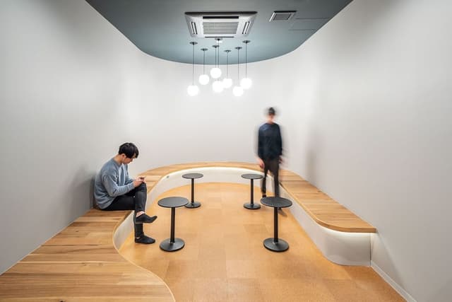 Capsule with Private Desk, Men Only, Non-Smoking