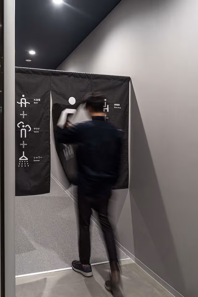 Capsule with Private Desk, Men Only, Non-Smoking
