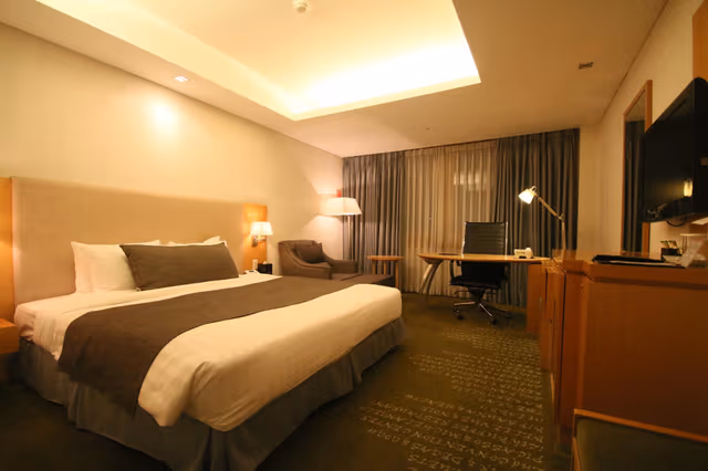 Deluxe Double - 1 King Bed