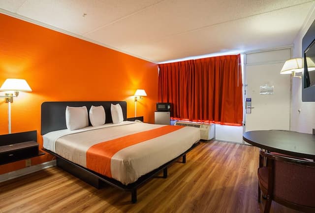 Standard Room, 1 King Bed, Non Smoking