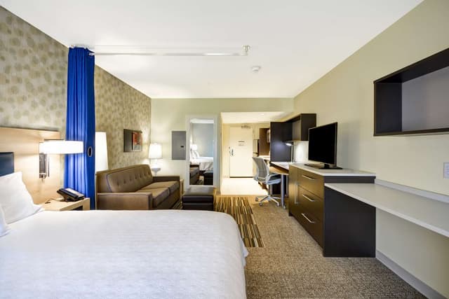 1 KING BED STUDIO SUITE NONSMOKING