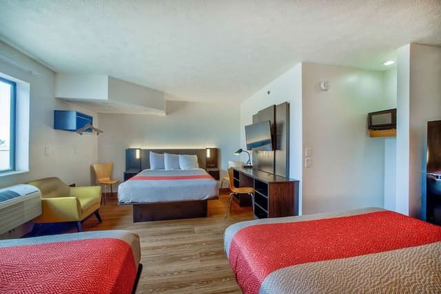 Deluxe Room, Multiple Beds, Non Smoking, Refrigerator