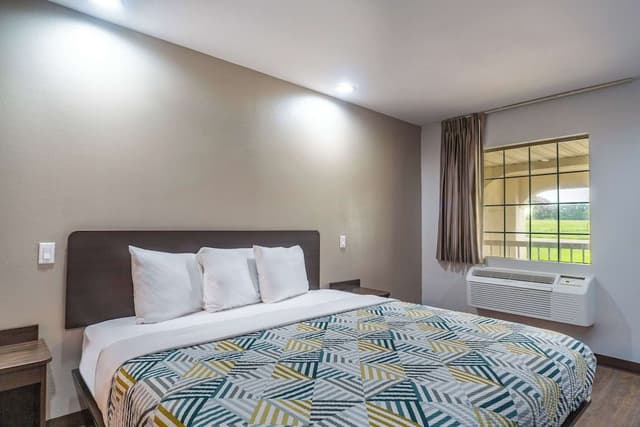 Deluxe Room, 1 King Bed, Smoking, Refrigerator & Microwave