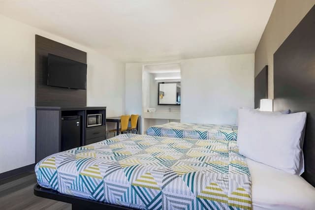 Standard Room, 2 Queen Beds, Non Smoking