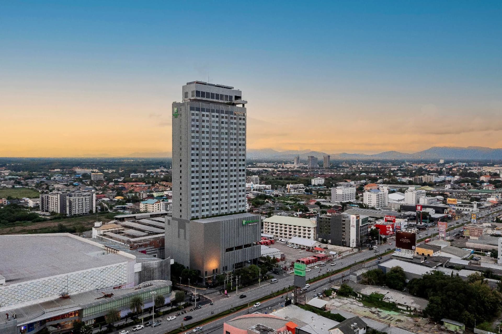 Holiday Inn & Suites Rayong City Centre Holiday Inn & Suites Rayong City Centre