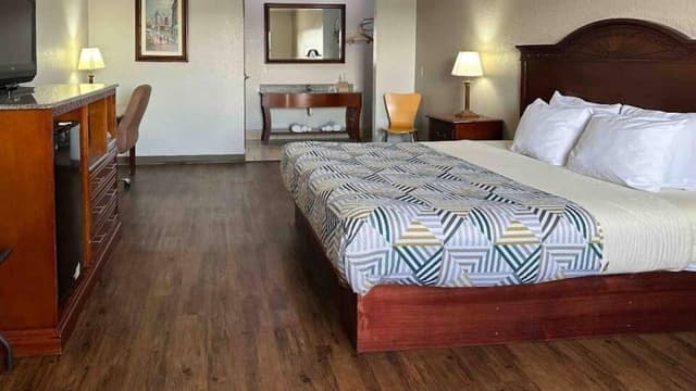 Deluxe Room, 1 King Bed, Accessible, Non Smoking