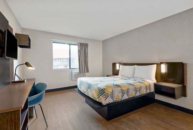 Standard Room, 1 King Bed, Accessible, Non Smoking