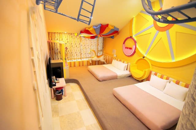 Family Room C