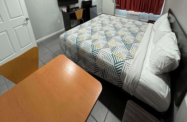 Deluxe Room, 1 King Bed, Accessible, Non Smoking
