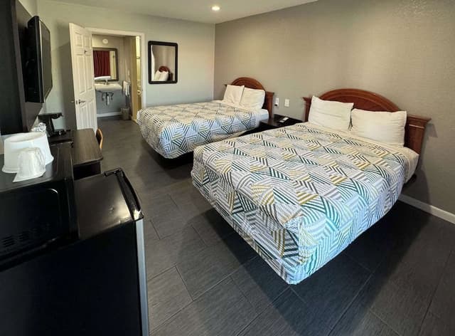 Standard Room, 2 Double Beds, Accessible, Non Smoking