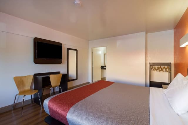 Standard Room, 1 King Bed, Non Smoking