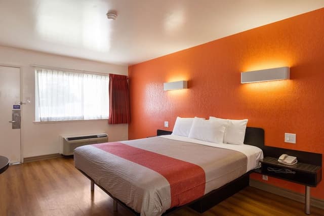 Standard Room, 1 King Bed, Non Smoking