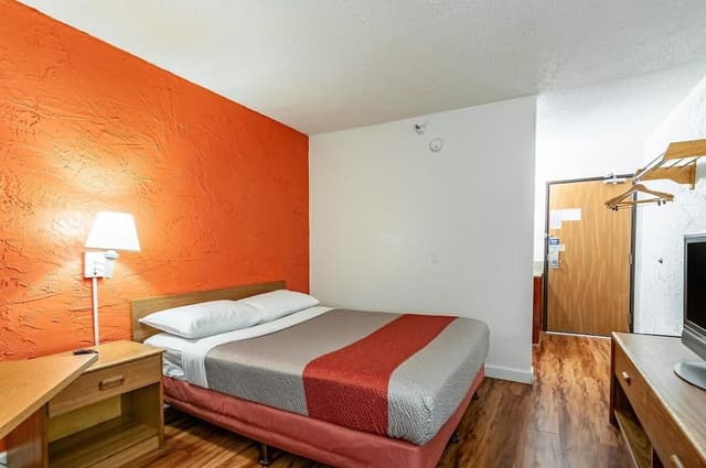 Standard Room, 1 Queen Bed, Non Smoking