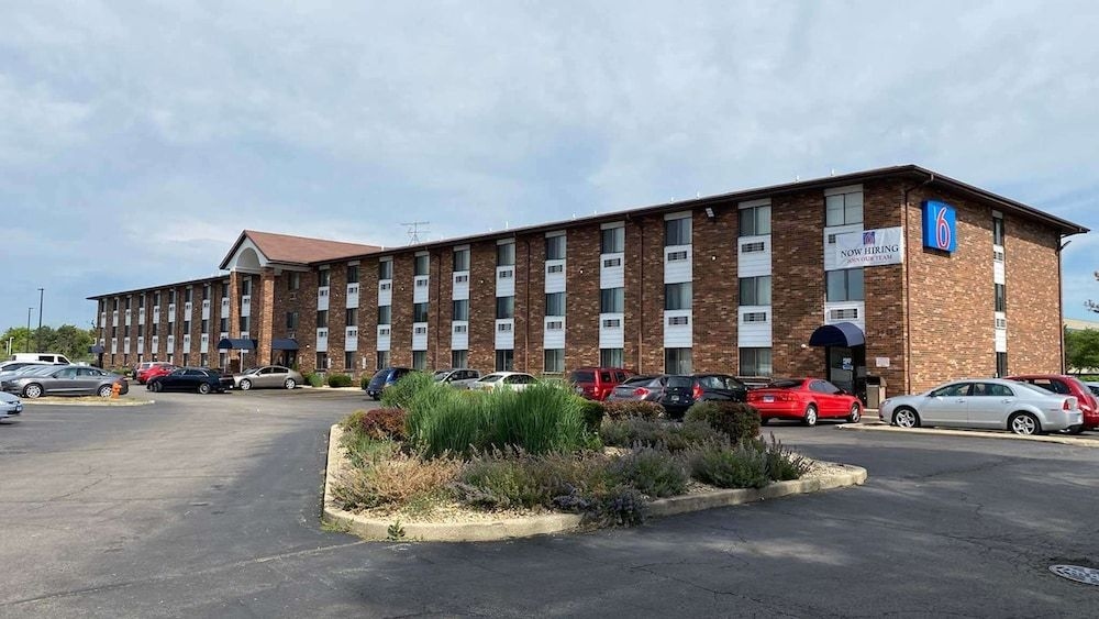 Motel 6 Naperville IL3