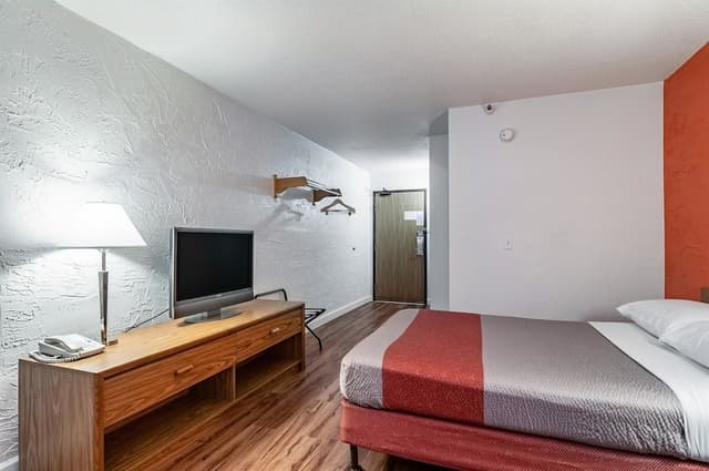 Standard Room, 1 Queen Bed, Non Smoking