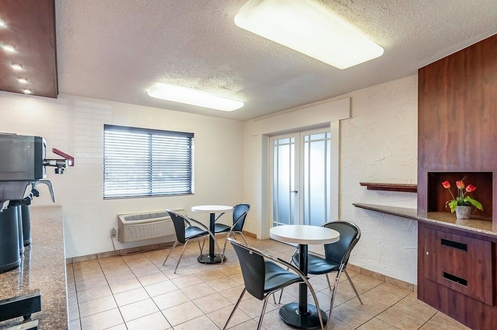 Motel 6 Naperville IL4