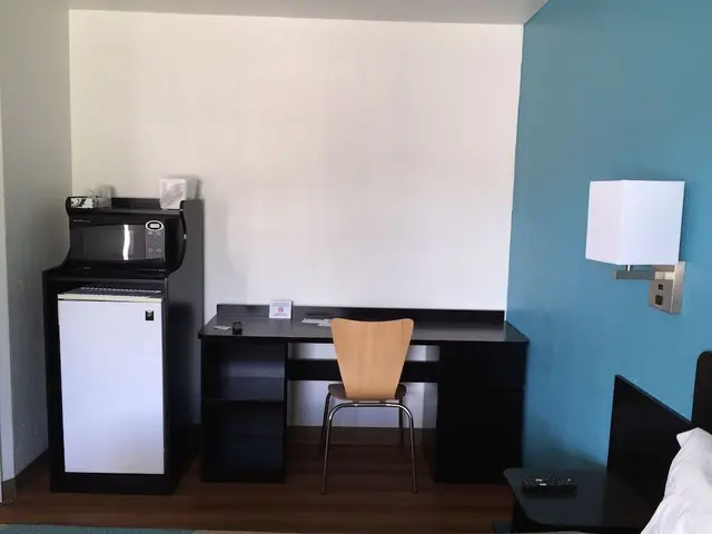 Deluxe Room, 1 Queen Bed, Non Smoking, Refrigerator & Microwave