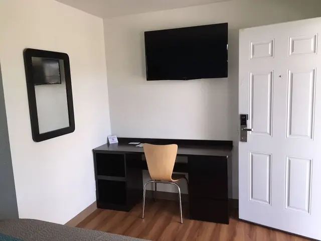 Deluxe Room, 1 Queen Bed, Non Smoking, Refrigerator & Microwave