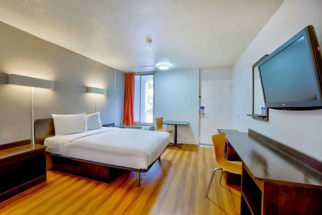 Standard Room, 1 Queen Bed, Smoking