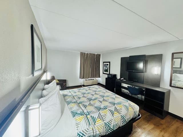 Standard Room, 1 King Bed, Non Smoking