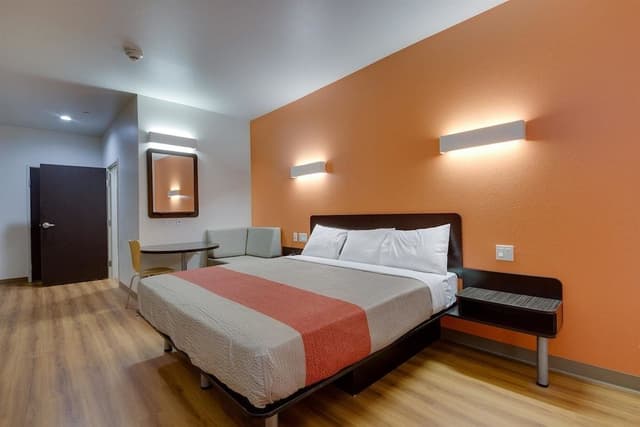 Deluxe Room, 1 King Bed, Non Smoking, Kitchenette
