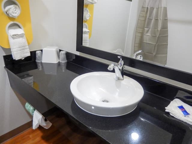 Deluxe Room, 1 King Bed, Non Smoking, Kitchenette