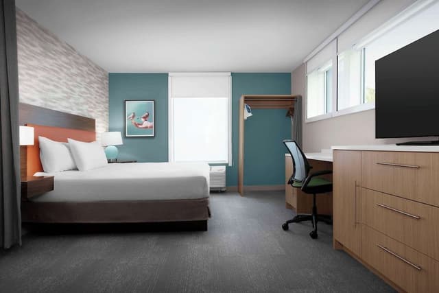 Studio, 1 King Bed, Non Smoking, Corner (City)