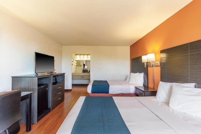 Deluxe Room, 2 Double Beds, Non Smoking, Refrigerator & Microwave