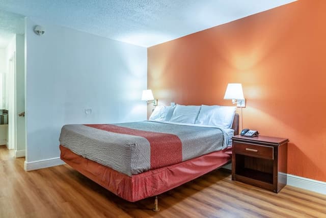 Standard Room, 1 King Bed, Non Smoking
