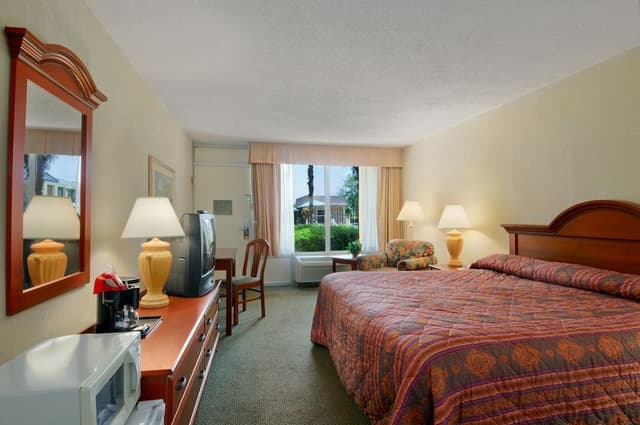 Standard Room, 1 King Bed, Non Smoking