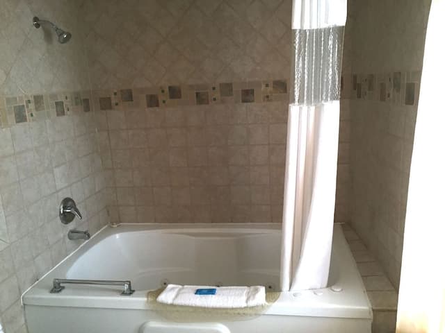 Deluxe Room, 1 King Bed, Non Smoking, Hot Tub