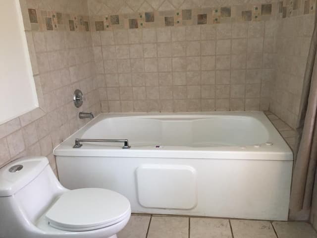Standard Room, 1 Queen Bed, Non Smoking, Refrigerator