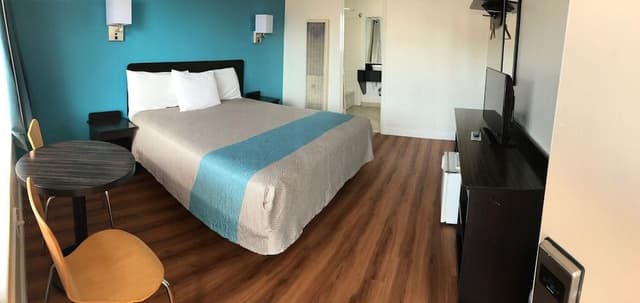 Standard Room, 1 Queen Bed, Non Smoking, Refrigerator
